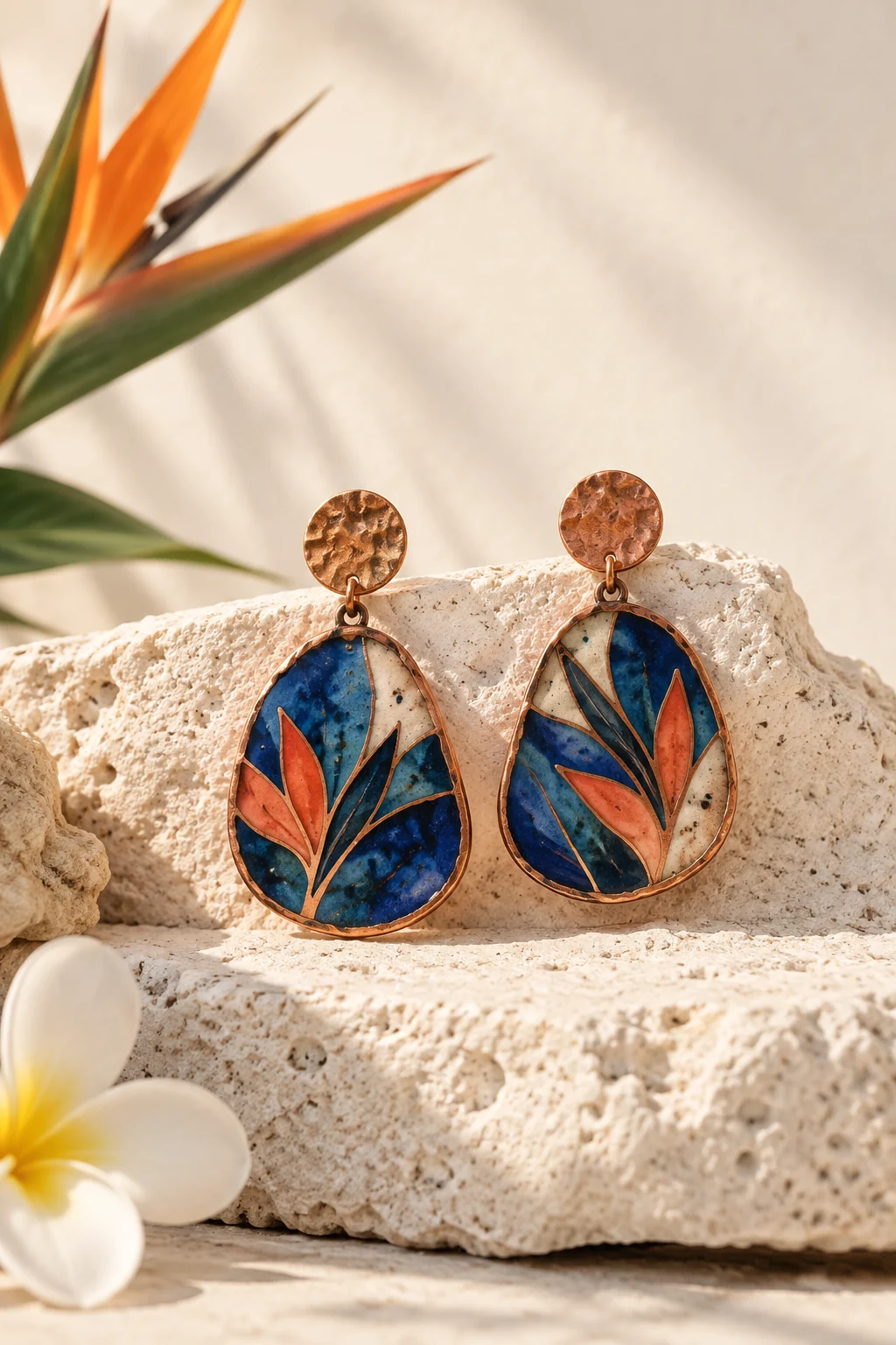 Boucles d’oreilles en cuivre émaillé, visuel illustratif